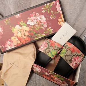Gucci Slide size 6